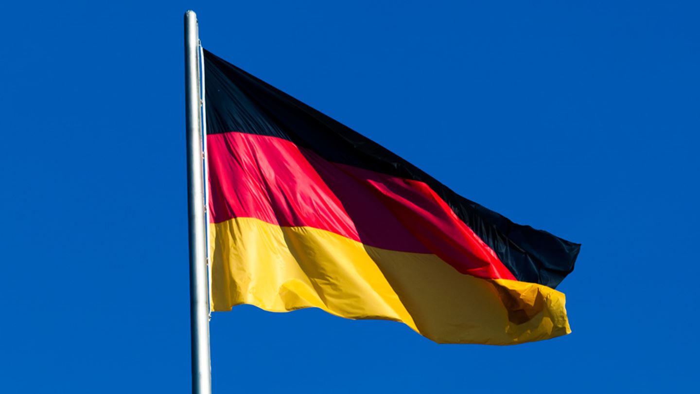 Tysk flag blå himmel